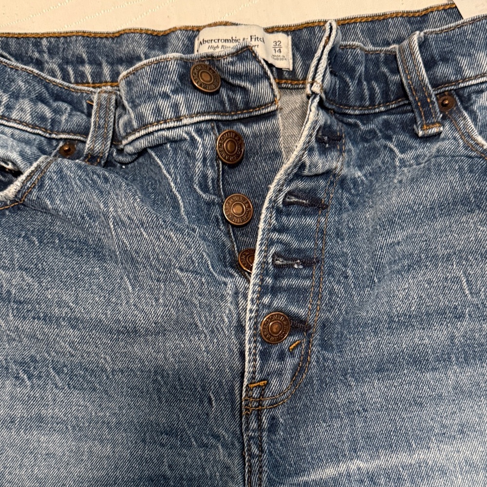 Abercrombie & Fitch Distressed Blue Women's Shorts - Picture 4 of 4